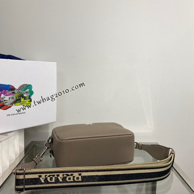 Prada專櫃新款雙肩帶男士小挎包 1BH082 普拉達鹿皮紋牛皮肩背男包 csp1144